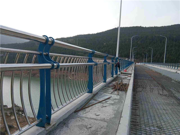 莱芜不锈钢桥梁护栏的特点及其在桥梁安全中的重要作用