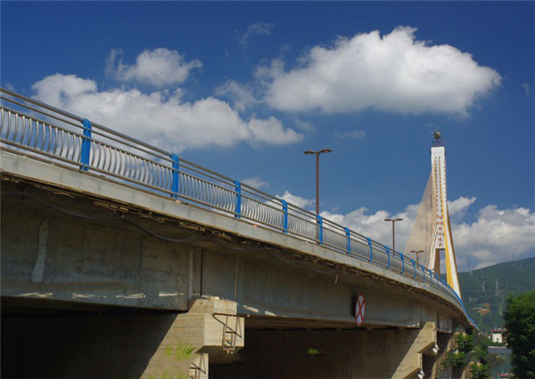 莱芜304不锈钢桥梁护栏：安全、耐用与美观的完美结合
