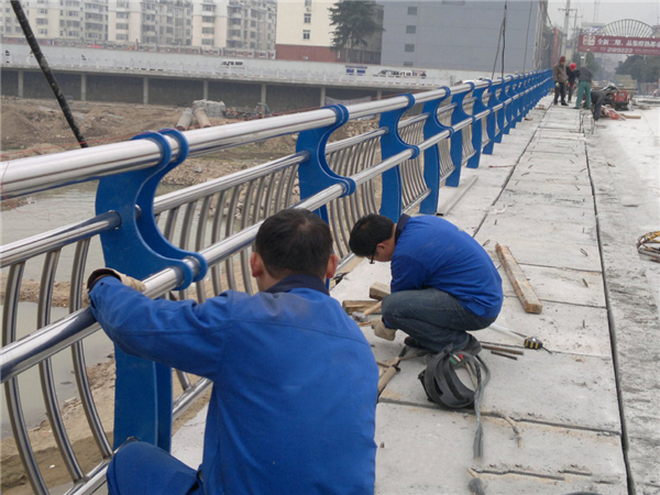莱芜不锈钢河道护栏的特性及其在城市景观中的应用