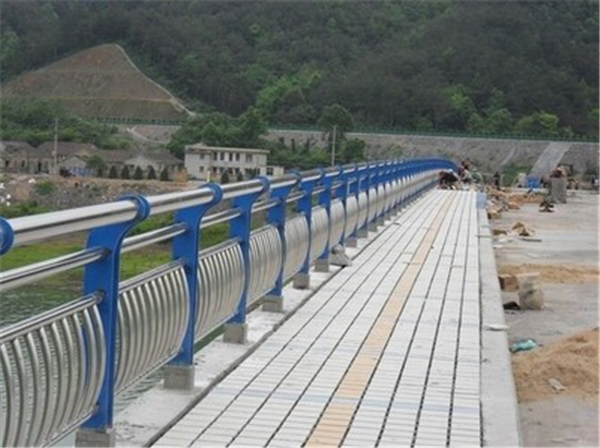 莱芜不锈钢桥梁护栏是一种什么材质的护栏